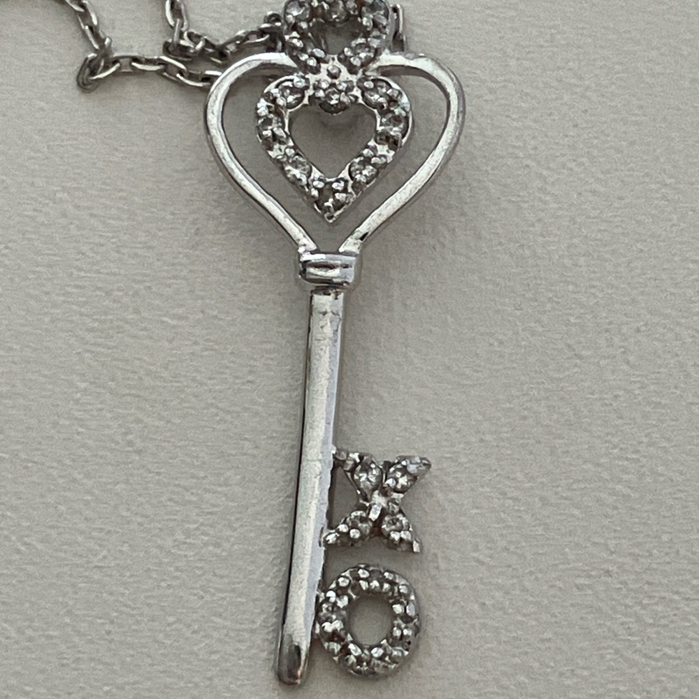 Real Diamonds 925 Sterling Silver pendant key XO, 925 Chain 17"